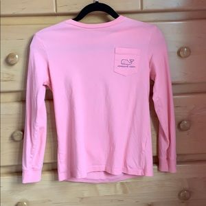 A pink vineyard vines long sleeve tee